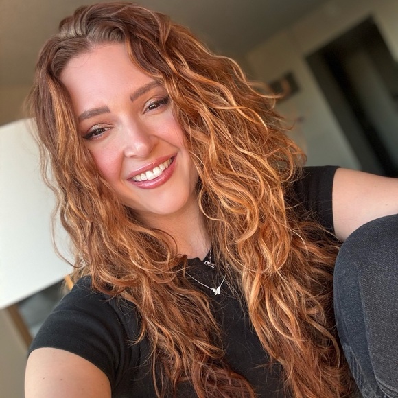 Meet your Posher, Tiffany - Picture 1 of 3